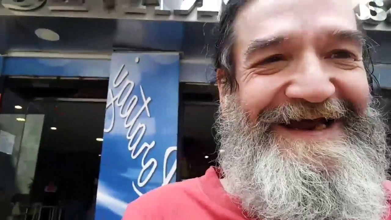Neocapitalismo, bozales, y el perro rojo