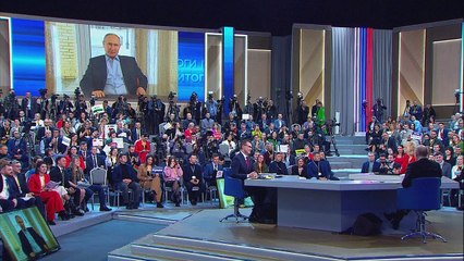 Putin frente a su doble virtual en su tradicional sesión de preguntas y respuestas