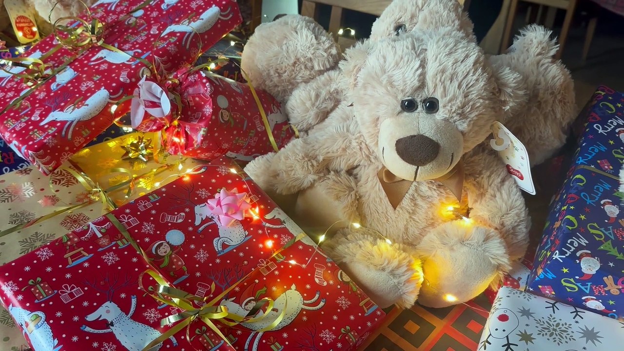 Gorlice - fundacja róża z prezentami dla dzieci w Gorlickim szpitalu