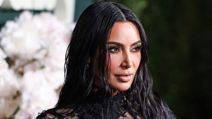 La décoration de Noël de Kim Kardashian moquée par ses fans en 2023 !