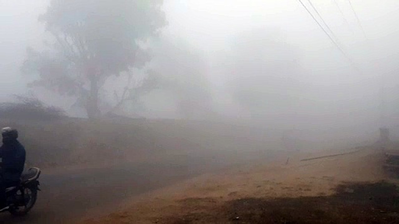 Increasing pollution due to smoke from companies worsens the climate.