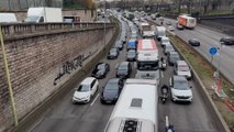 « On va se faire virer de Paris » : les VTC bloquent le périphérique  pour participer aux JO