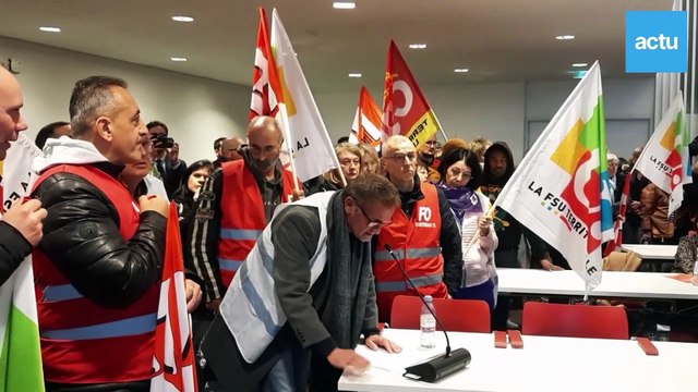 Le Mans : des manifestants empêchent la tenue du conseil municipal