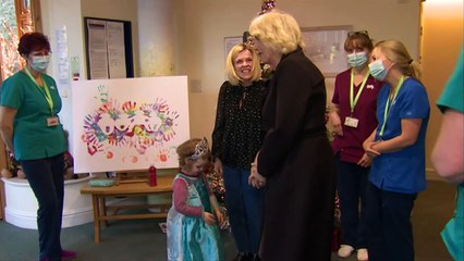 Queen presents kids with gifts for Christmas