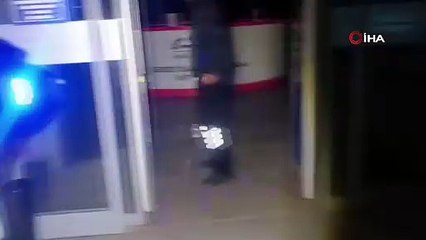 Ders çalışmaya kendini kaptıran genç kütüphanede kilitli kaldı