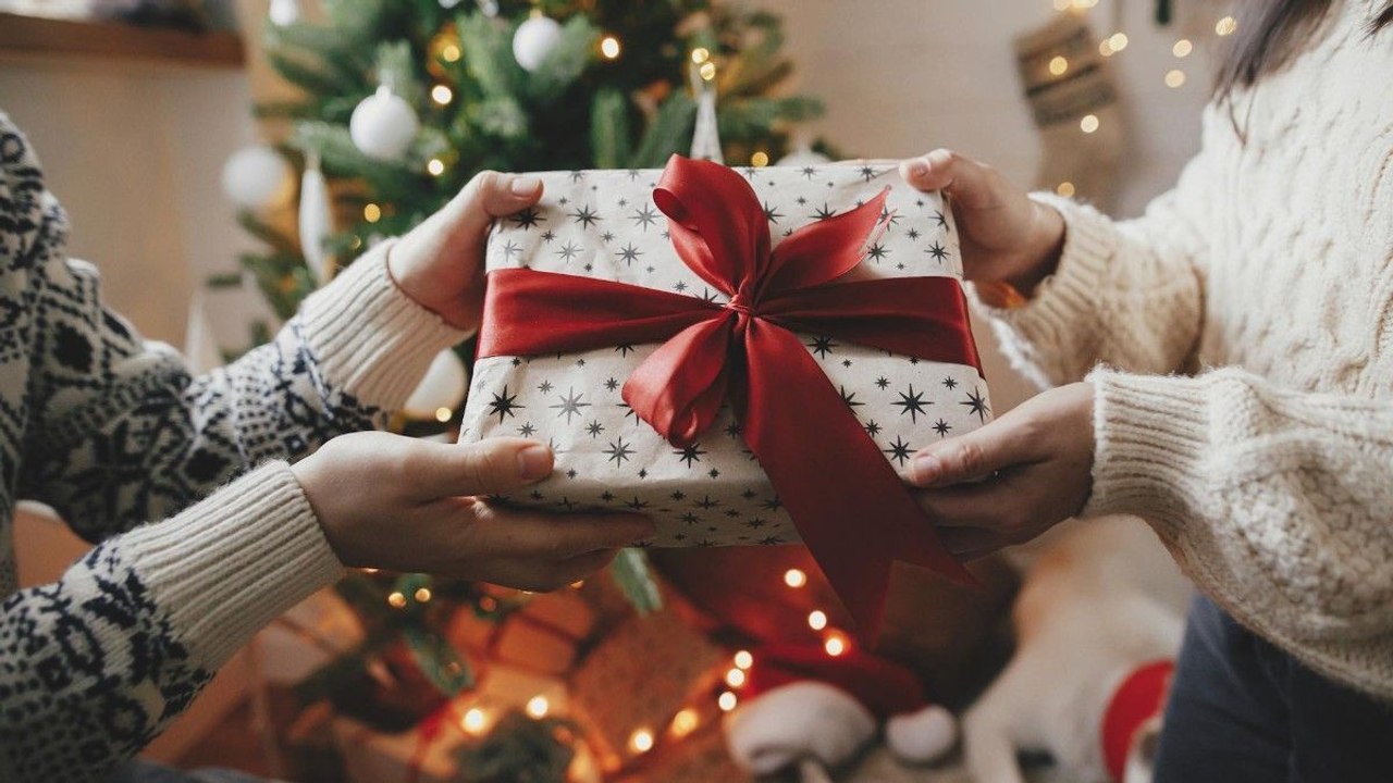 5 calendriers de l'après pour prolonger les soins et les plaisirs après Noël : Adopt, Mademoiselle bio, Sephora.