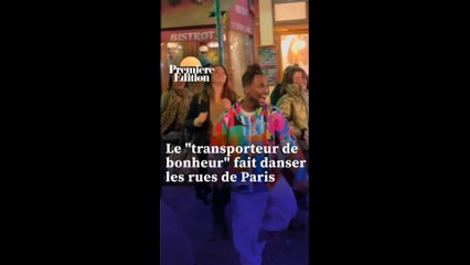 Le "transporteur de bonheur" fait danser dans les rues de Paris