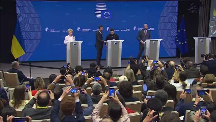 UE decide iniciar diálogo de adesão com Ucrânia, que comemora 'vitória'