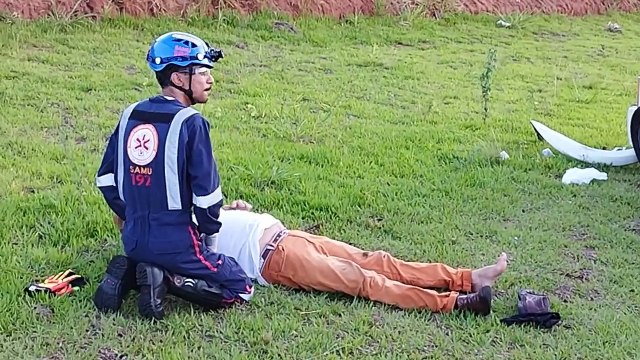 Acidente entre dois veículos deixa três pessoas feridas na PR-323, em Umuarama