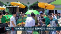 Proses Pemakaman 3 Korban Kecelakaan Bus di Tol Cipali Asal Magelang