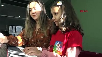 7 yaşındaki Nisa, bale ve piyanoya ilgisiyle lösemiyi yendi