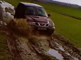 Vidéo-4X4 TERRANO  TOUTE UNE JOURNEE SANS PNEU TT