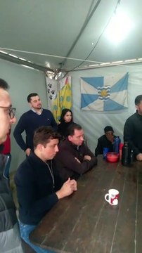 Pescadores da praia Central cobram reconstrução de ranchos de pesca