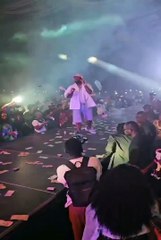 Concert de Davido : Un fan "devient riche" en quelques minutes (VIDEO)