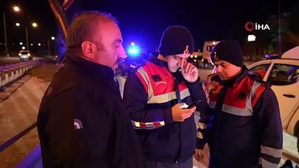 D-100 otoyolunda kimyasal alarm! TIR'ın kimyasal yükü tepkimeye girdi!