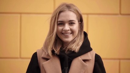 6 Ways To Turn His Head (Attract Men Instantly!)