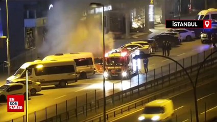 Bahçelievler'de araç alev aldı: Sürücü son anda kurtuldu