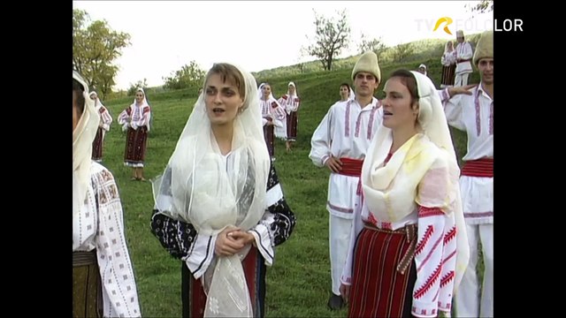 Grupul vocal al Centrul Creatiei Populare Buzau - Eu sunt fata de la munte (arhiva TVR - 2008)