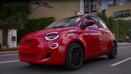 Video herunterladen: La Fiat 500 elettrica sbarca negli Stati Uniti