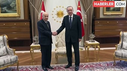 Video herunterladen: Bahçeli'den Erdoğan'a yerel seçim jesti! MHP, Rize'nin Güneysu ilçesinde aday çıkarmayacak