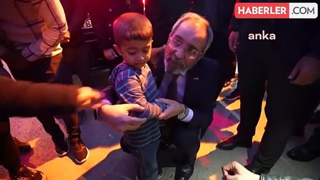 Tarsus Belediye Başkanı Dr. Haluk Bozdoğan, mahalle ziyaretleri sırasında çocuğa ilk müdahaleyi yaptı