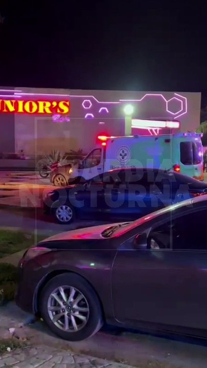 #Preliminar A balazos fue asesinado un joven a las afueras del Junior´s Bar, ubicado sobre avenida López Mateos #GuardiaNocturna