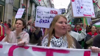 Keffiyeh Demand Surges Amid Gaza Conflict, Becomes Symbol of Solidarity