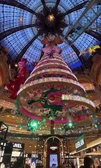 Le sapin de Noël 2023 des Galeries Lafayette !