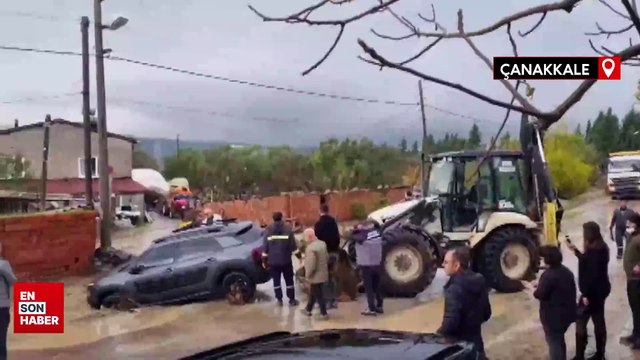 Çanakkale'de sağanak yağış cadde ve sokakları göle çevirdi