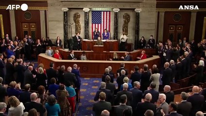 Zelensky trova muro repubblicano. Biden, "regalo a Putin"