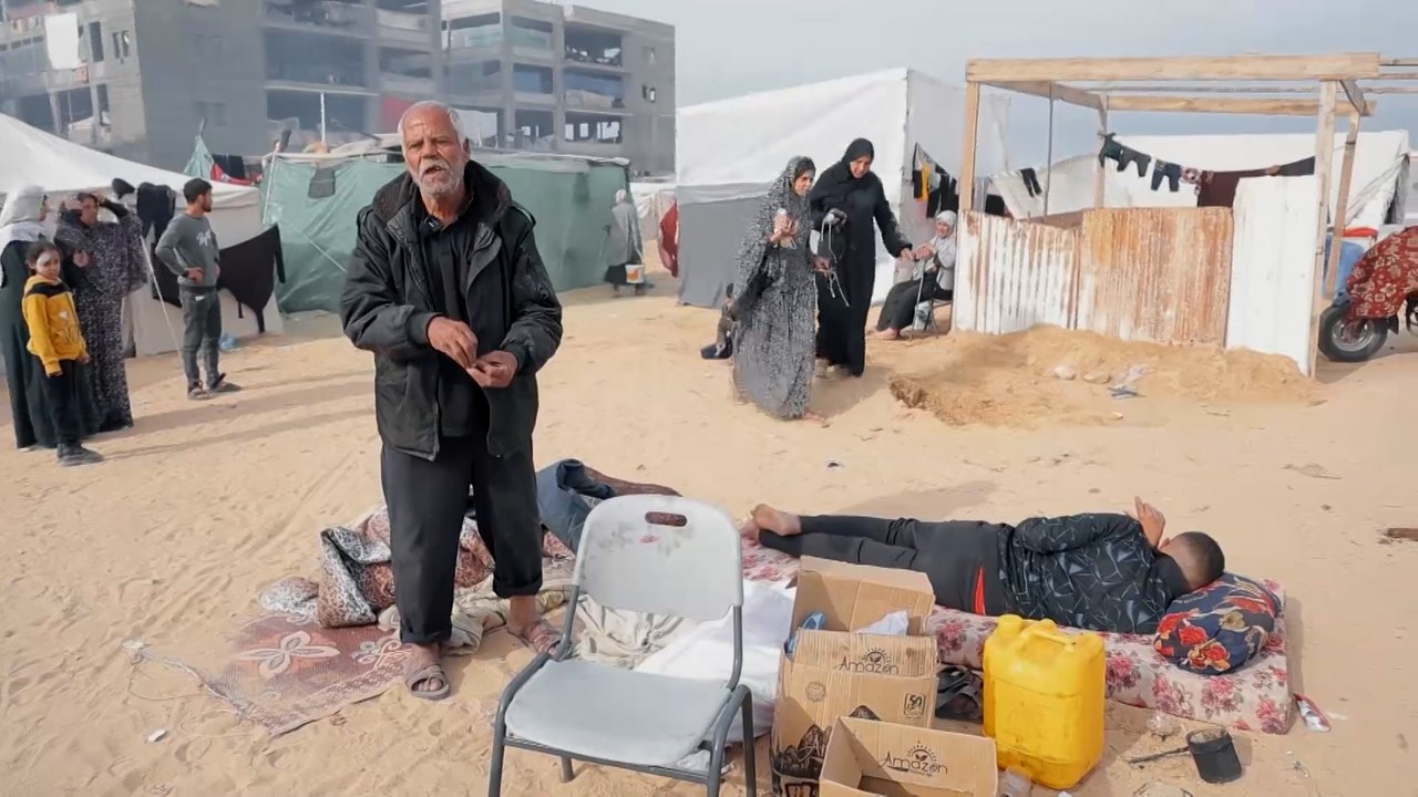 في ظل صعوبة تأمين متطلباتهم المعيشية.. نازحون غزيون يروون ظروفهم القاسية