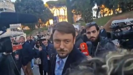 Andrea Giambruno è arrivato a sorpresa ad Atreju