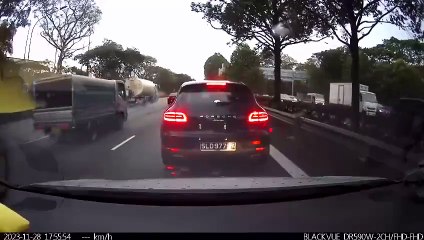 Une porsche fait un double frag