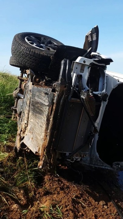 Pastor Carlos Junior e cantora gospel sobrevivem a grave acidente de carro