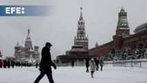 Nevada récord cubre a Moscú con un manto de medio metro de nieve