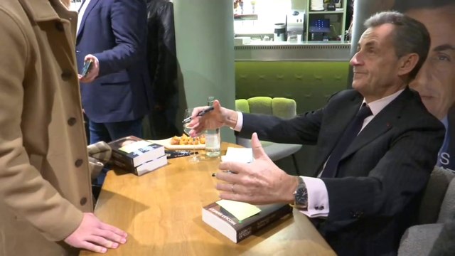 Il se porte bien : la remarque de Nicolas Sarkozy sur François Hollande