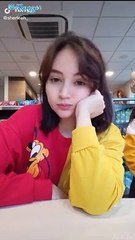 Dia yang cantik....Kamu yang... (1)