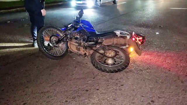 Motociclista fica ferido em acidente na Rua Jacarezinho