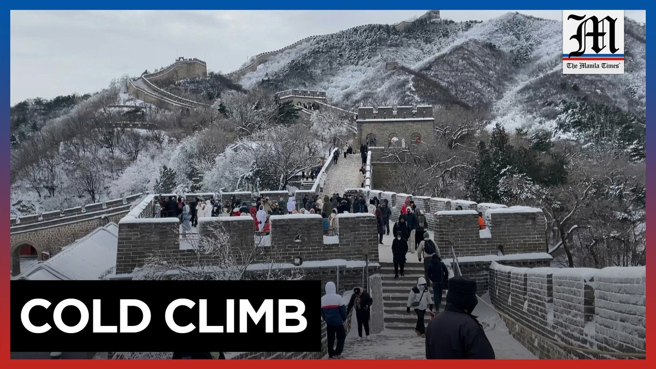 Tourists brave icy winds for visit to Great Wall in Beijing