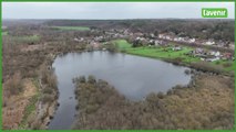 Le Brabant wallon vu du ciel : le village de Pécrot et son étang