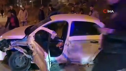 Kayseri'de feci kaza: Araçta sıkışan şoförü ekipler çıkardı