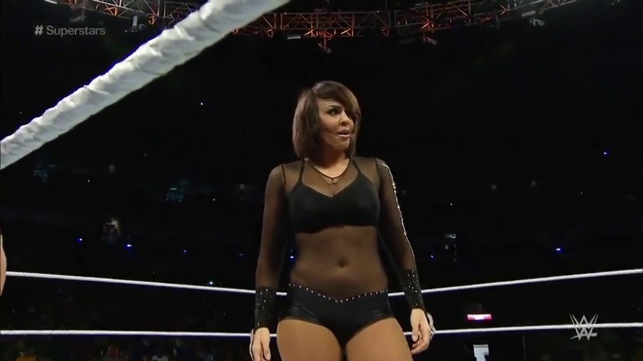 wwe layla beats up paige