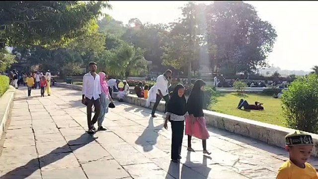 अजमेर के ऐतिहासिक आनासागर बारादरी पर उमड़ी पर्यटकों की भीड़..देखे वीडियो