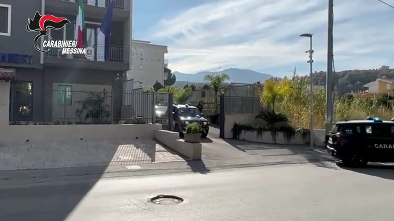 Vuole una fetta del mercato del pesce nella zona di Patti e incendia il furgone di un altro: arrestato commerciante catanese