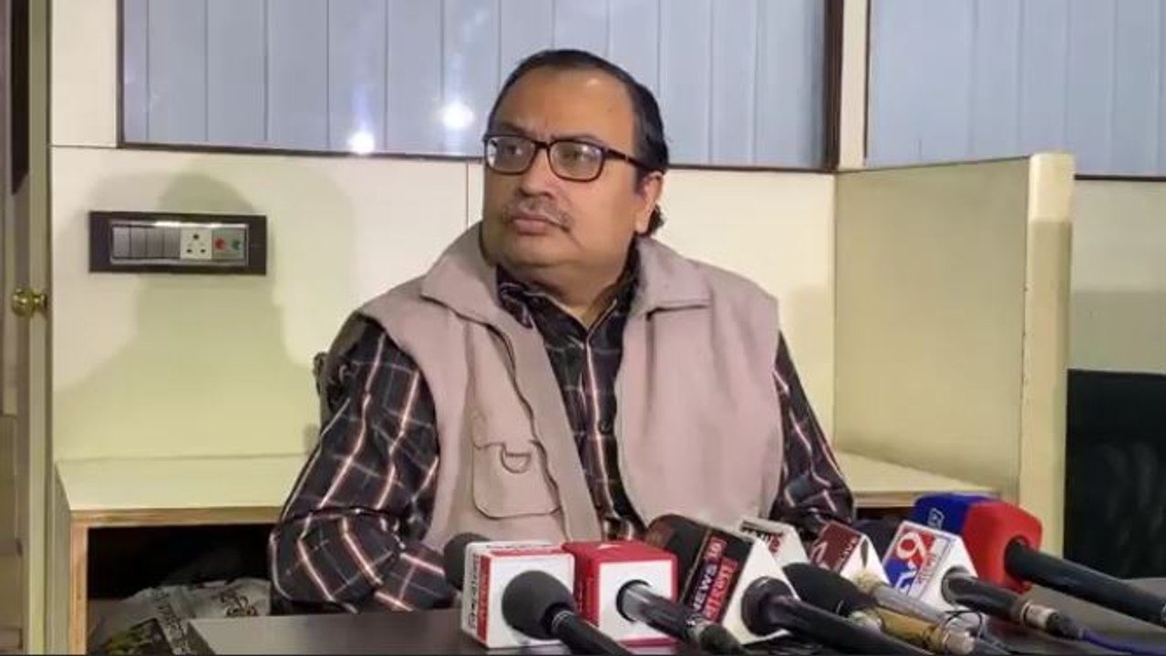 সংসদ ভবনকে নিরাপত্তা দিতে ব্যর্থ মোদী সরকার! গা...