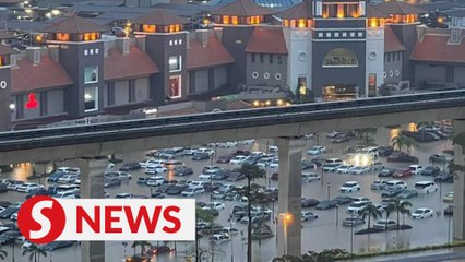 Flood hits mall in Puchong