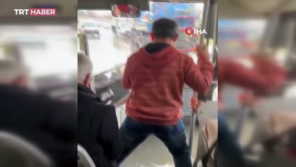 Küçükçekmece’de İETT Otobüsünü su bastı: O anlar kamerada