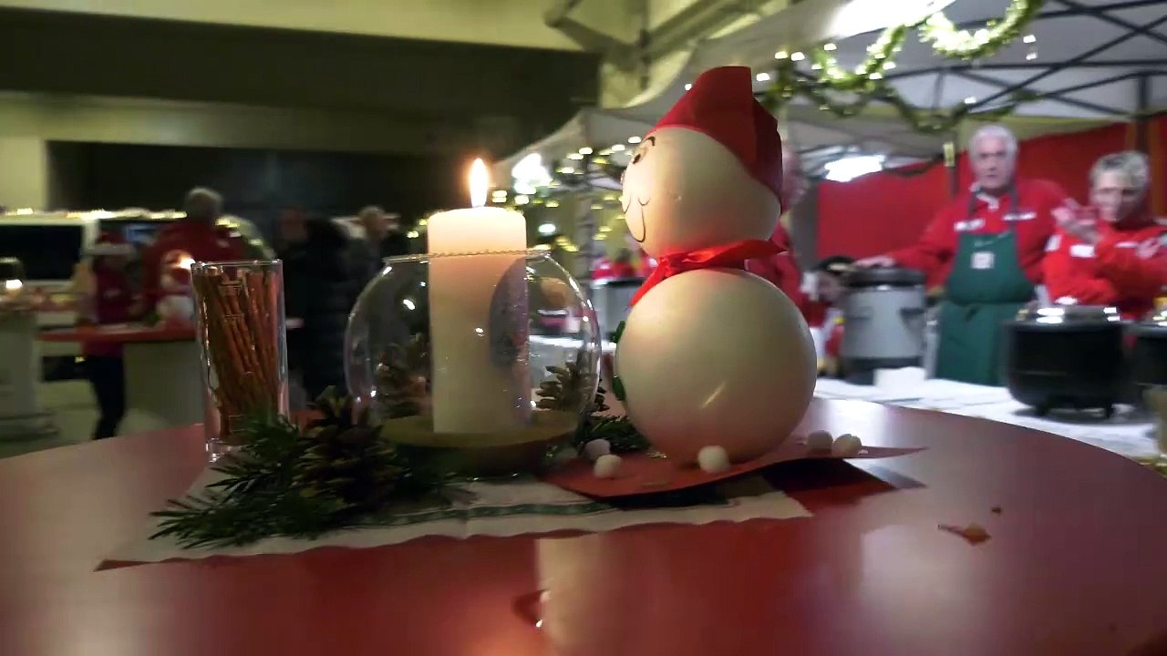 Groß-Enzersdorf RK Punsch und Spendenübergabe an die Tafel