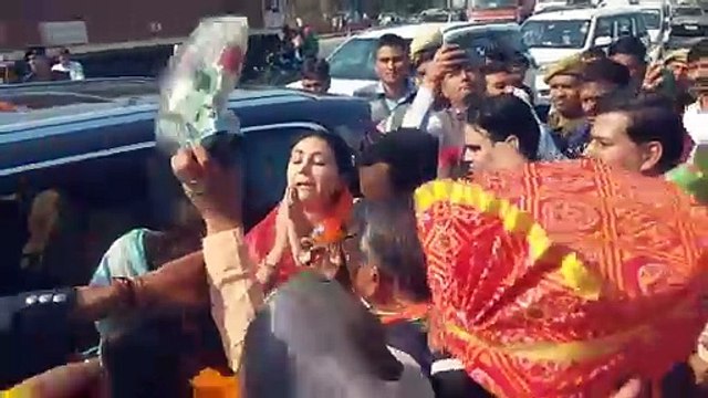 उप मुख्यमंत्री दिया कुमारी का चुनरी ओढ़ाकर किया स्वागत