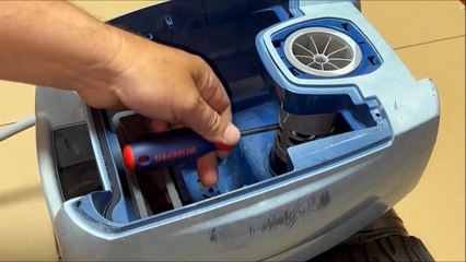 Step-by-Step Guide to Removing the Zodiac TX35 Tornax Body from Its Chassis 🛠️